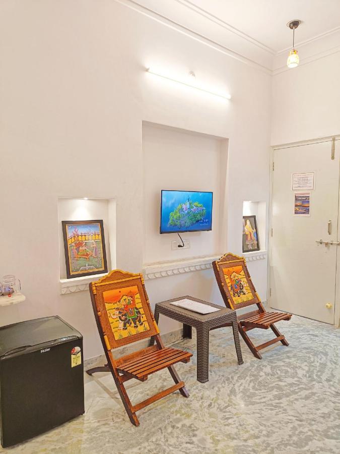 ホテル Prakash Ji'S Haveli -Luxurious Lakeside Retreat- ウダイプル エクステリア 写真