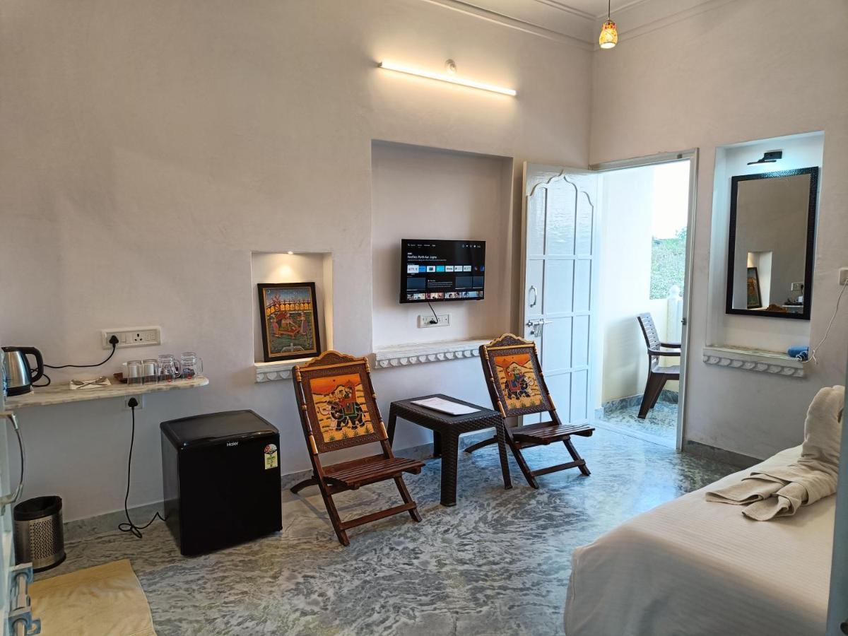 ホテル Prakash Ji'S Haveli -Luxurious Lakeside Retreat- ウダイプル エクステリア 写真