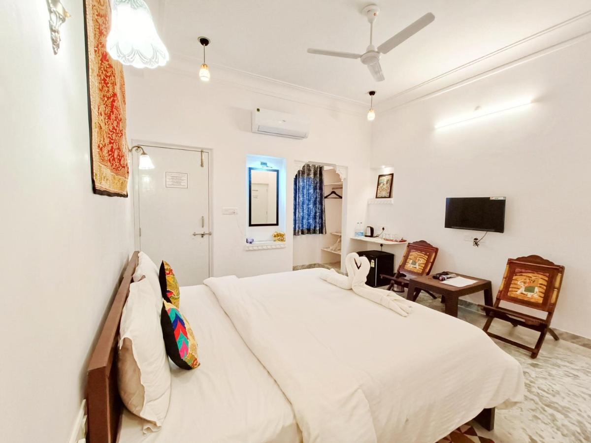 ホテル Prakash Ji'S Haveli -Luxurious Lakeside Retreat- ウダイプル エクステリア 写真