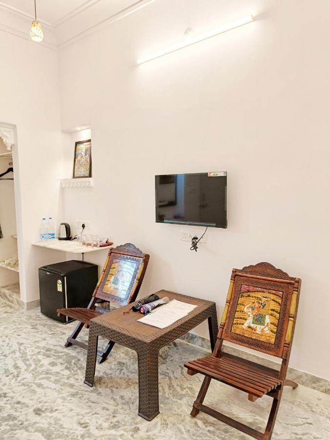 ホテル Prakash Ji'S Haveli -Luxurious Lakeside Retreat- ウダイプル エクステリア 写真