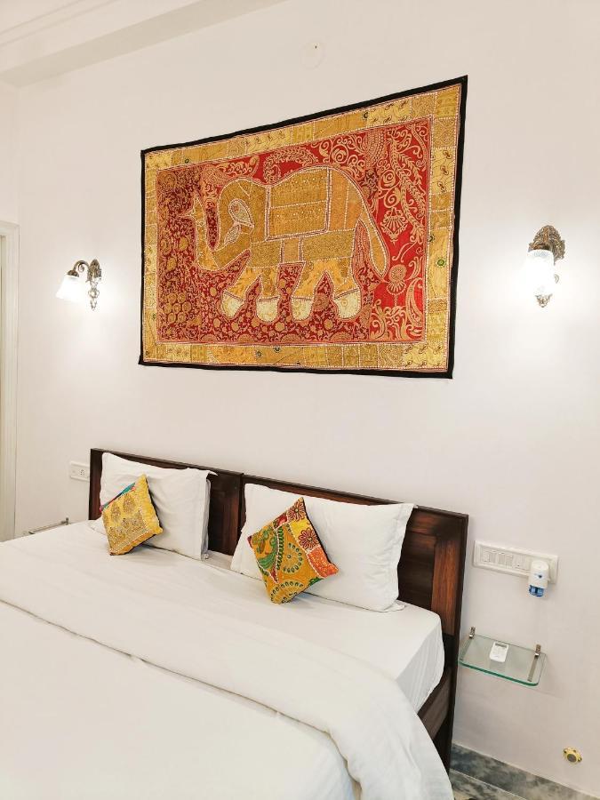 ホテル Prakash Ji'S Haveli -Luxurious Lakeside Retreat- ウダイプル エクステリア 写真