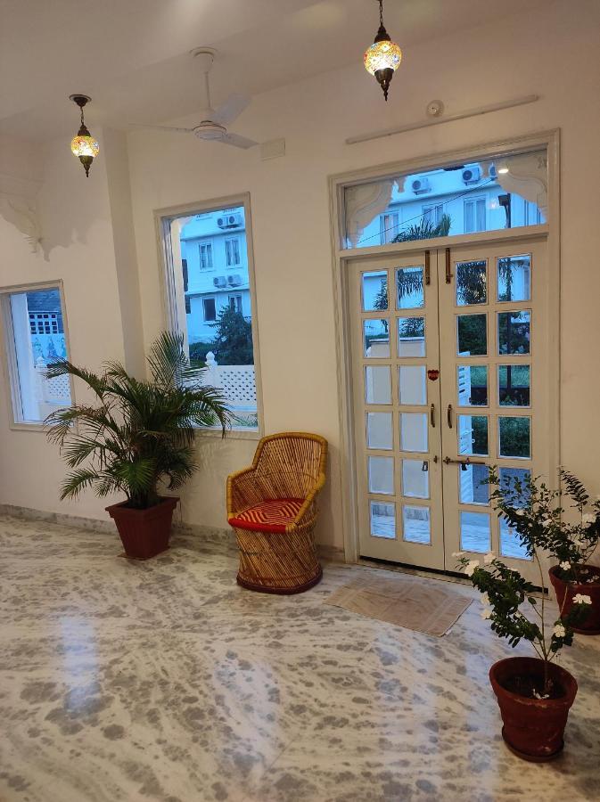 ホテル Prakash Ji'S Haveli -Luxurious Lakeside Retreat- ウダイプル エクステリア 写真